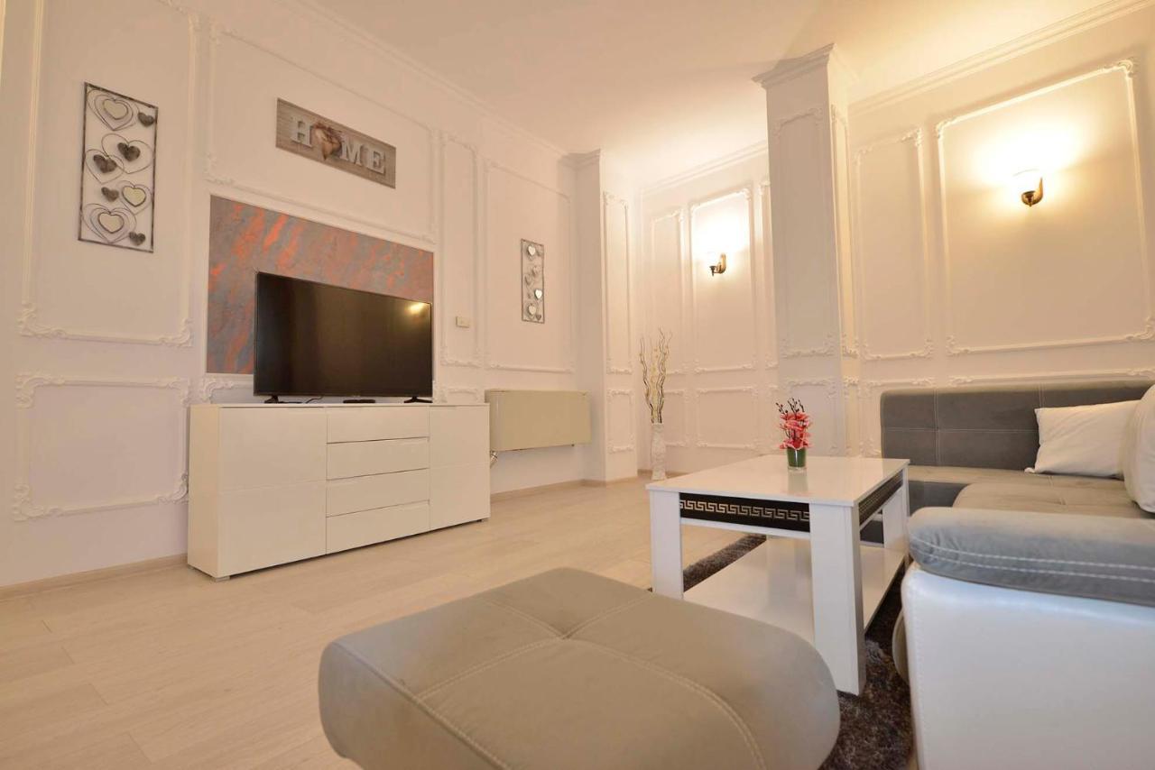 Amadeus Apartahotel *